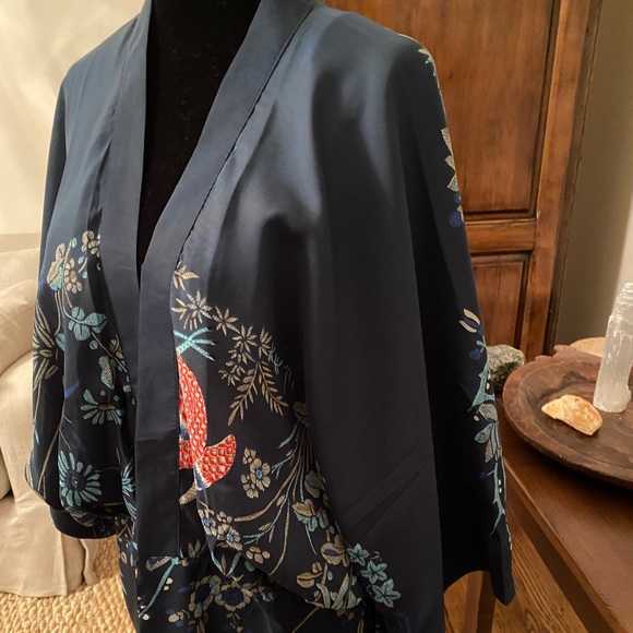 Beautiful Kimono Embroidered Blue  Small - Picture 9 of 16